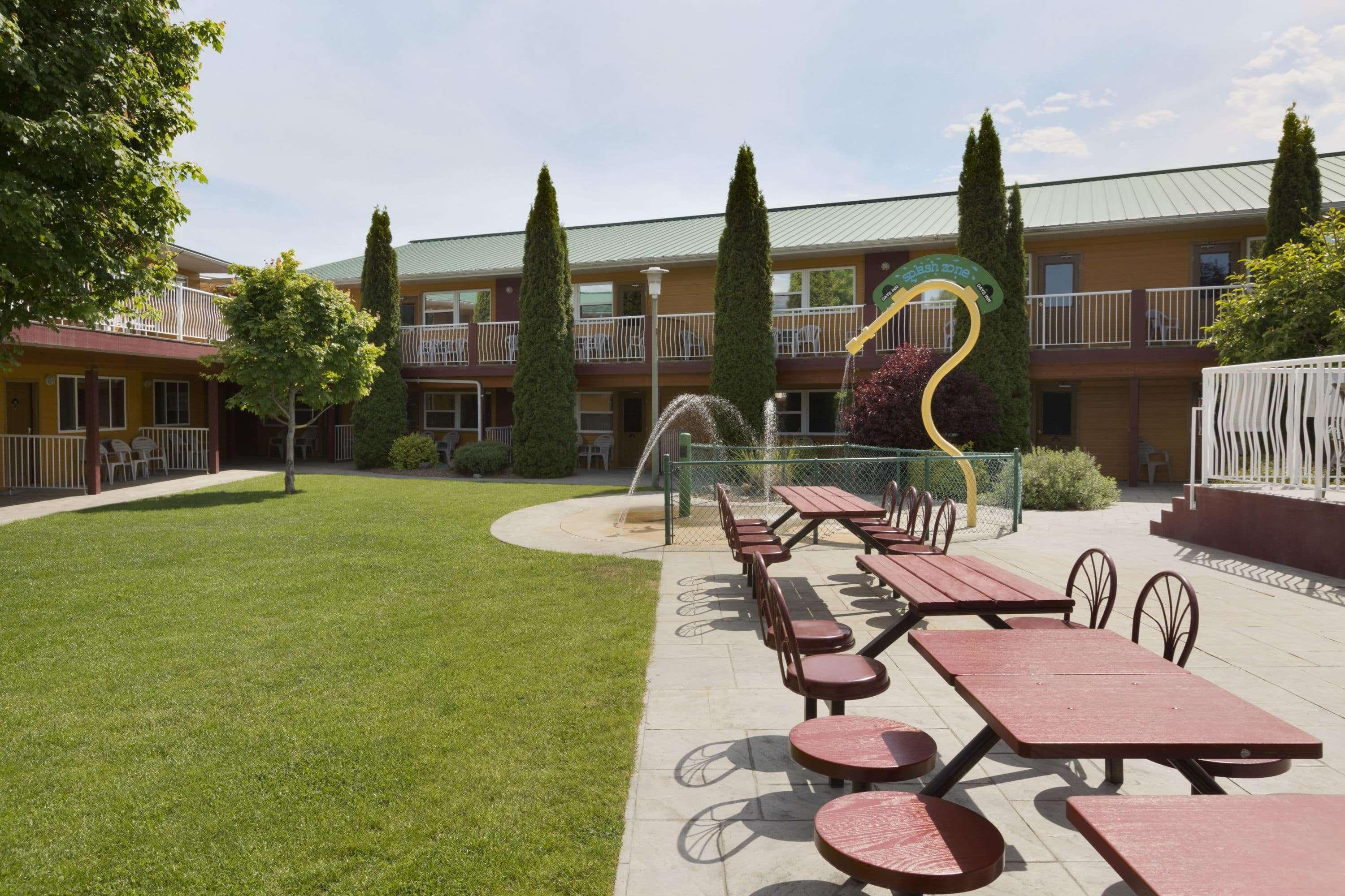 Days Inn By Wyndham Penticton Conference Centre Esterno foto